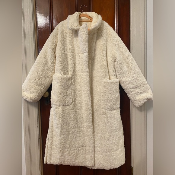 Michael Kors Quilted Ciré and Faux
Shearling Reversible Puffer
Coat- Women’s MED - Picture 6 of 16